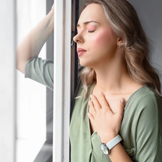 Pánikroham esetén nemcsak a légzés segíthet – egy meglepő módszer, amely valóban csökkentheti a tüneteket című cikk nyitóképe