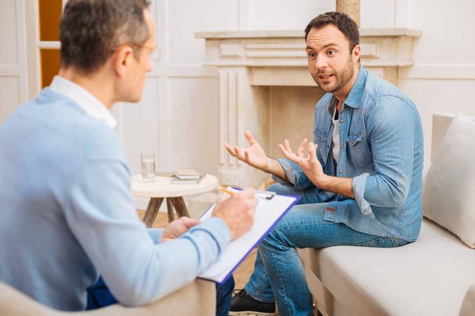 5 tipp, hogyan érheti utol a hazug embert a testbeszéde alapján című cikk nyitóképe