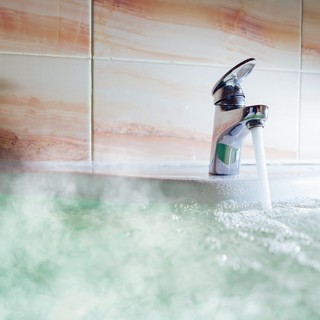 Ezért nem szabad a hidegről beérve azonnal forró fürdőt venni! című cikk nyitóképe