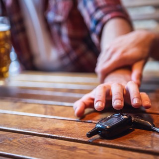 Alkoholt fogyasztott? Tudja meg, mikor ülhet újra volán mögé! című cikk nyitóképe