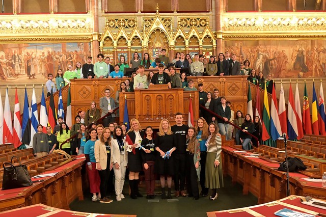 Gyermekjogok, biodiverzivitás, klímaváltozás: magyar fiatalok szólaltak fel a Parlamentben