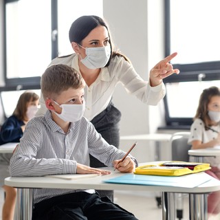 Koronavírus: ismét változtak a karanténszabályok az iskolákban című cikk nyitóképe