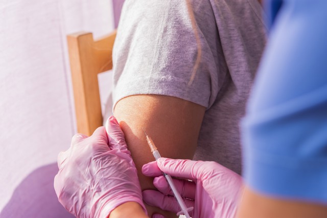 Koronavírus: ennyit ér 2 oltás az omikronnal szemben