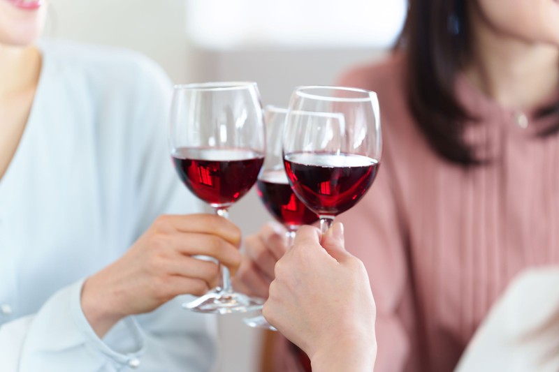 Fáj a feje a vörösbortól? Ez lehet az oka!