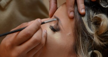  Egyre ritkább a szemöldöke? Ez a természetes olaj segíthet visszadúsítani 