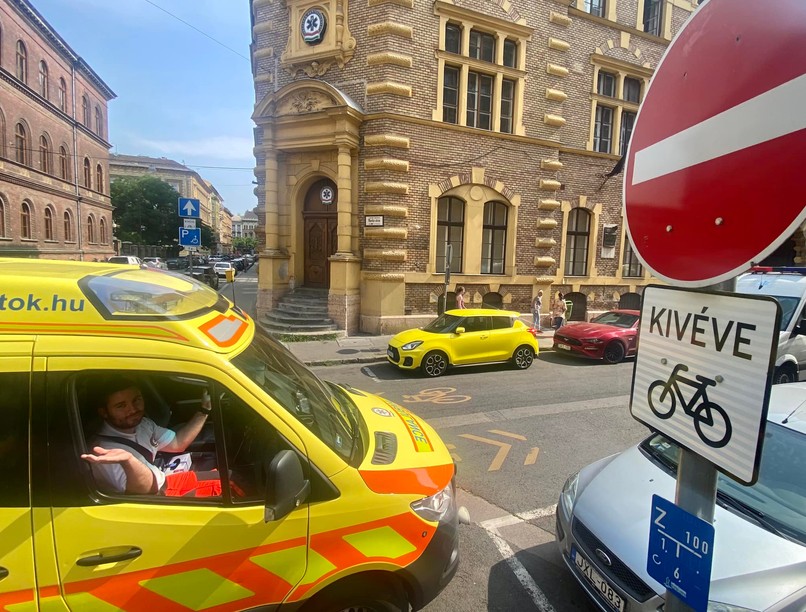 mentő, sürgősségi, budapest, mentőállomás