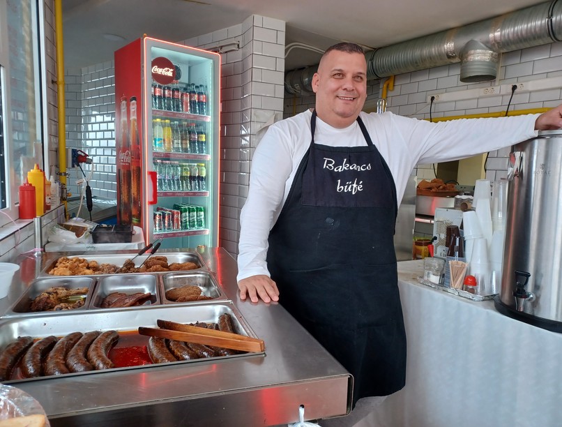 bolhapiac, rászorulók, büfé, adomány, 