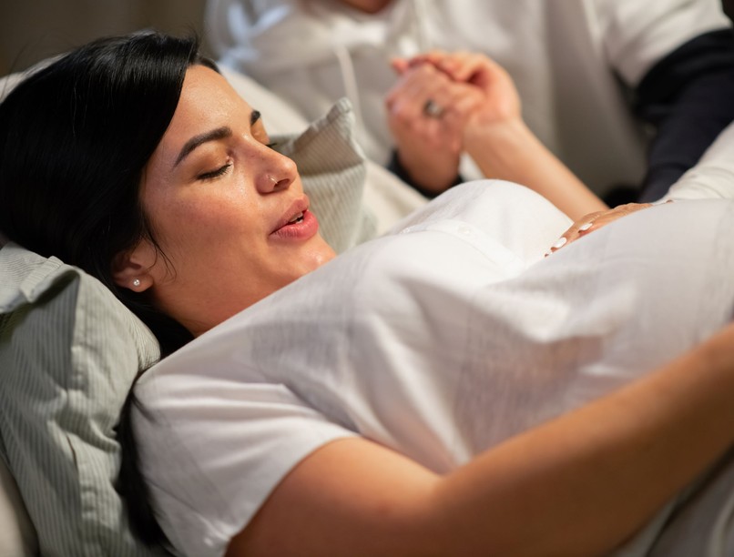 mitől függ hogy kinek mennyire fáj a szülés