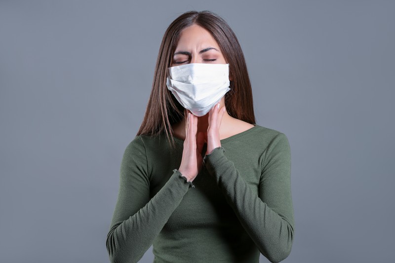 Miért lehetnek fogékonyabbak a pajzsmirigy-alulműködéssel küzdők a koronavírusra?