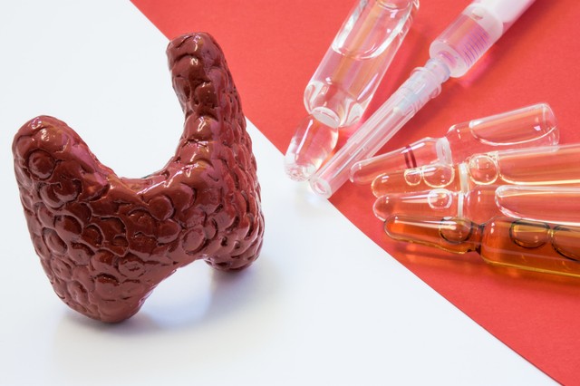 24. Pajzsmirigy beteg vagyok, melyik vakcinát kaphatom? Gondot jelent a magas anti-TPO szintem?