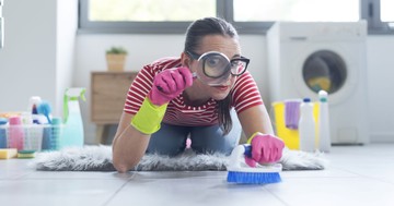 Mit jelent, ha valaki folyton takarít otthon? A pszihológia szerint vékony a határ a lelki megnyugvás és a kényszeresség között