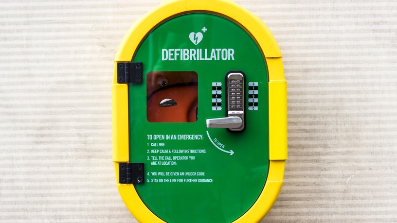 defibrillátor, óvoda, újraélesztés, szívmegállás