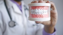 Mikor van szükség műfogsorra és hogyan válassz fogorvost? (x) című cikk nyitóképe