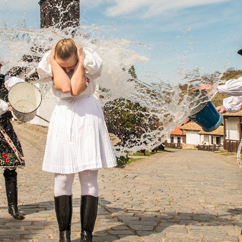 Nem szereti, ha húsvétkor meglocsolják? A pszichológia szerint ez sokat elárulhat Önről című cikk nyitóképe