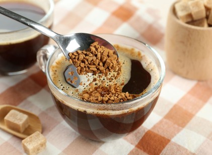 Instant kávé: barát vagy ellenség? Amit érdemes tudnia, mielőtt a következő csészéért nyúl című cikk nyitóképe