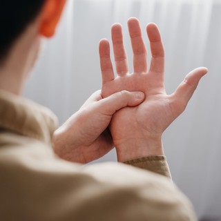 A kézremegés csak a jéghegy csúcsa? 6 jel, amely évtizedekkel megelőzheti a Parkinson-kór diagnózisát című cikk nyitóképe