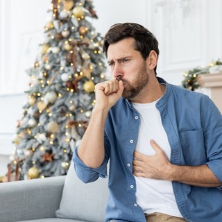 Reflux: az ünnepi túlevés szívinfarktusra hasonlító tüneteket okozhat című cikk nyitóképe