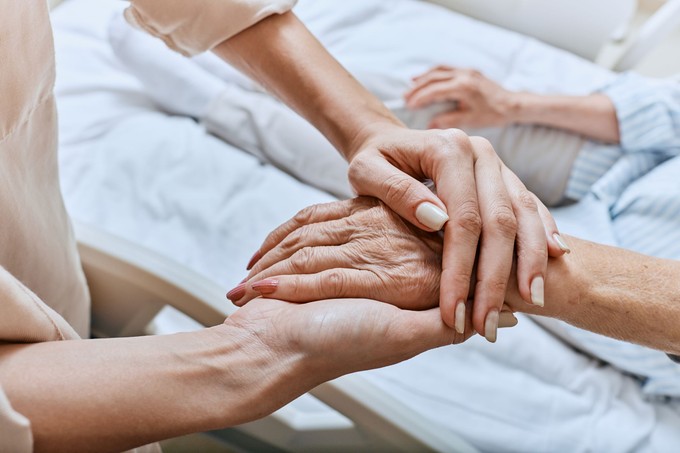 Ez történhet néhány nappal a halál előtt - a hospice orvos 27 év alatt újra és újra találkozott vele című cikk nyitóképe