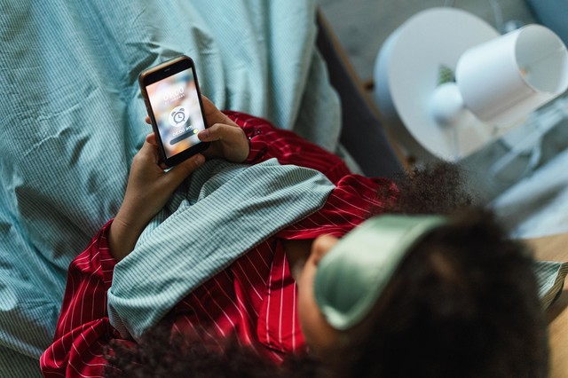 Ezek az esti szokások kimerültséghez vezetnek reggel