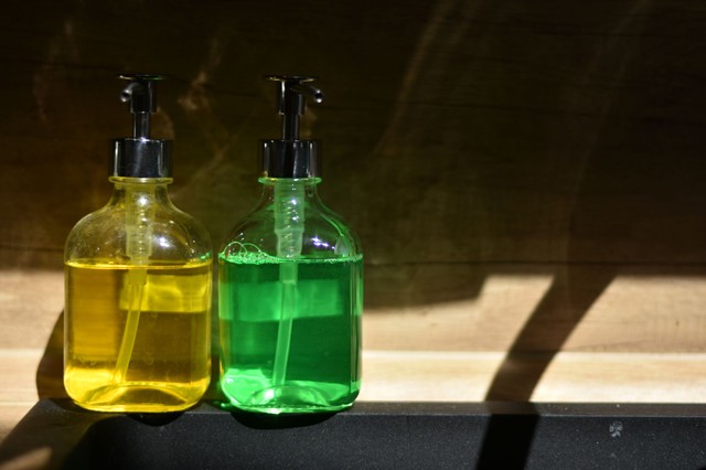 Két filléres háztartási szer só helyett, ami villámgyorsan felolvasztja a jeget