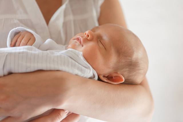 Gyors beavatkozás: sikeres otthonszülést vezényeltek le a mentősök