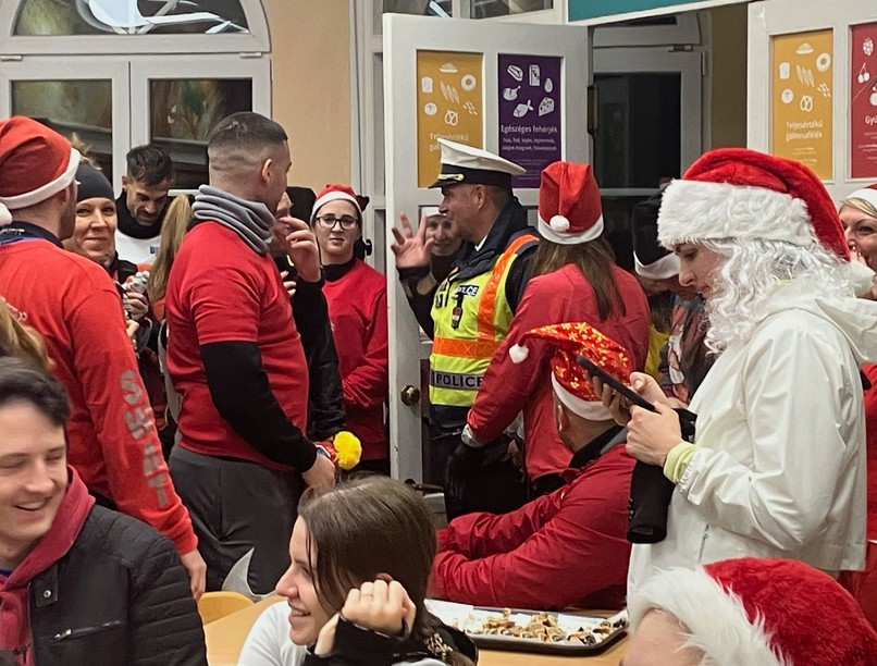 ajándék adomáyn kórház 21 nő