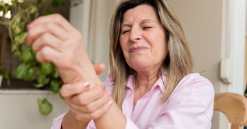 Kézproblémák a változókorban: sok nő nem is tudja, hogy hormonális ok áll a háttérben