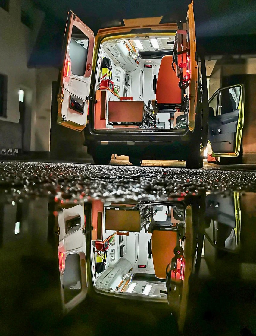 A 30 év körüli férfi rengeteg alkoholt ivott, ezért családja hívta a mentőket.