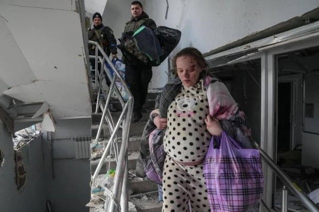 Kislánya született a lebombázott mariupoli kórházból kimenekített kismamának