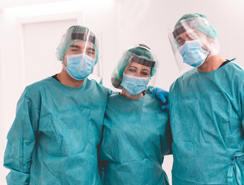 koronavírus, egészségügyi dolgozók, emlékeztető oltás, új vakcina, covid, Pfizer 