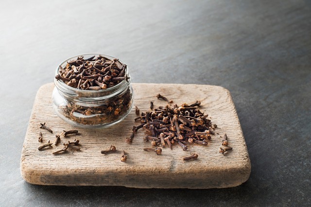 A szegfűszeg jótékony hatásai – ezért érdemes gyakrabban elővenni a fűszertartóból