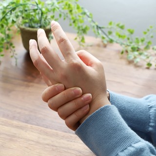 Tényleg árt az ízületeknek a ropogtatás? 8 makacs mítosz, amit a szakértők most helyretesznek című cikk nyitóképe