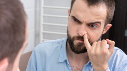 Orrpiszkálás és Alzheimer-kór: meglepő összefüggést találtak a kutatók című cikk nyitóképe