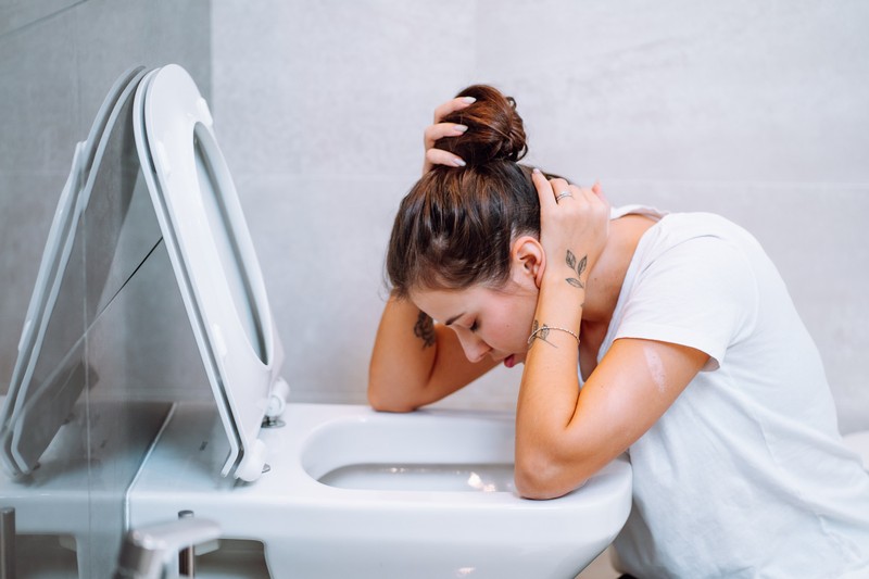 Egy fiatal nő napokig tartó hányással küzd – óránként akár 15-ször is mehet a WC-re