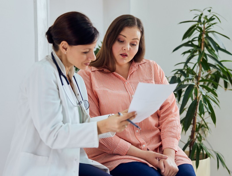 orvos, beteg, kapcsolat, hazug, elhallgatás, betegség alkoholfogyasztás