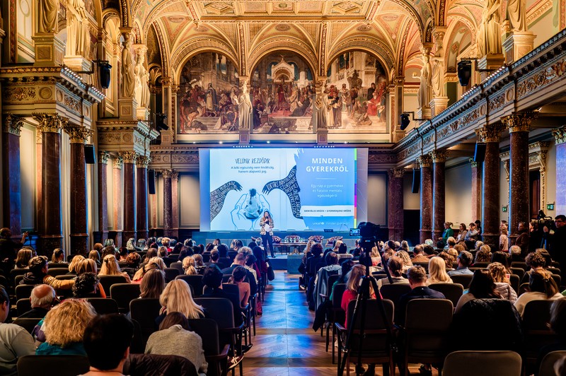 „Ez most a mi gyerekkorunk” – megható üzenet az UNICEF konferenciáján