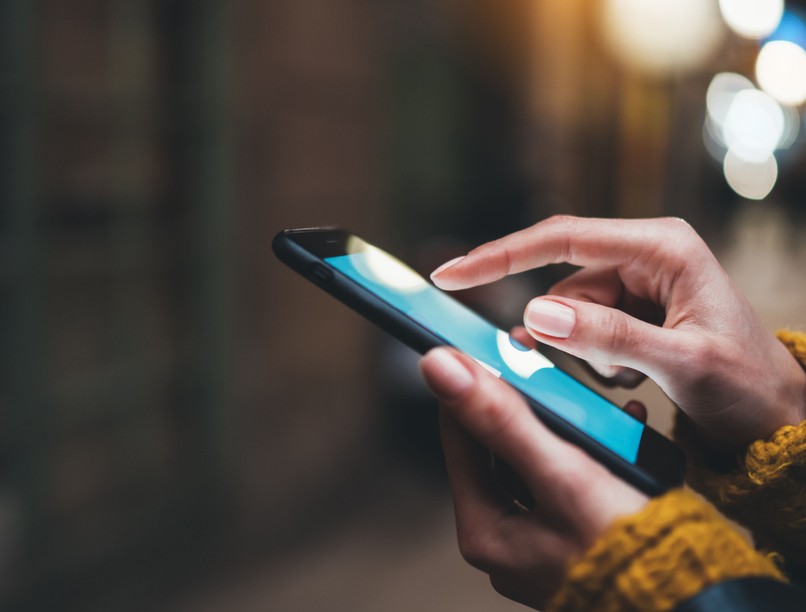 internet, cikkek, kattintás, mobil, információfüggés