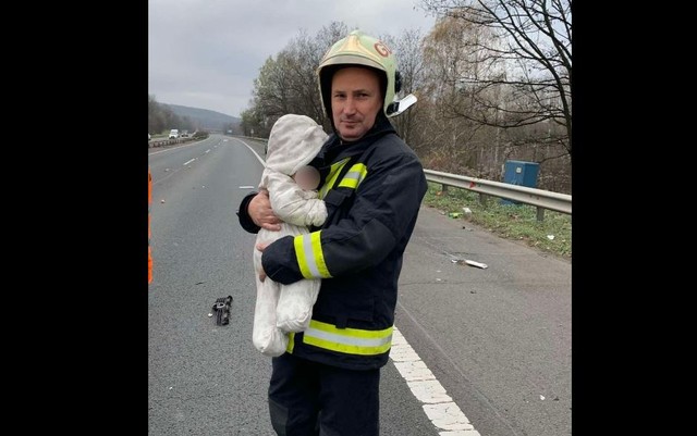 Karambol az M3-ason: az egyik autóban egy 6 hónapos baba utazott