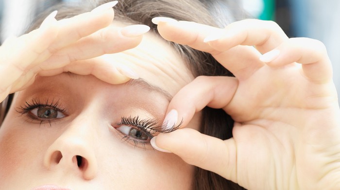 Viselhetek-e műszempillát szemészeti vizsgálat során? című cikk nyitóképe