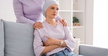 Túl fiatalnak tartották a mellrákhoz – 26 évesen derült ki, hogy a daganat már a nyirokcsomóit is elérte