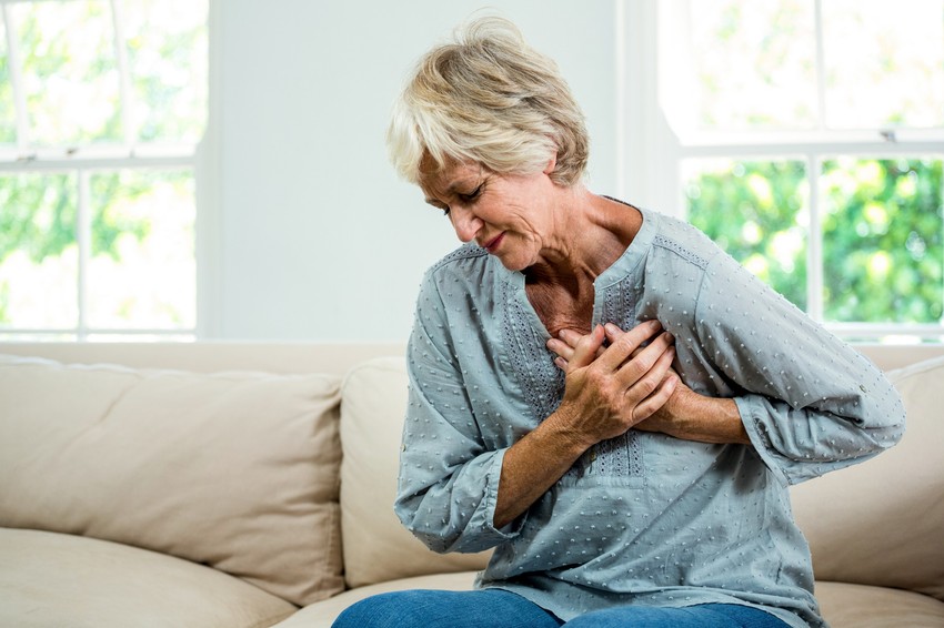 A szívbetegségre utaló jelek különfélék lehetnek; vannak olyan panaszok, tünetek melyek gyakran fordulnak elő, és ismertebbek. Azonban vannak olyanok is, melyekből nem feltétlenül gondolná az ember, hogy szívbetegség jelei lehetnek.
