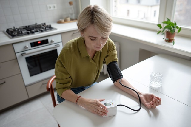 Mennyi az alacsony vérnyomás? Mikor számít bajnak ha leesik, és mikor kell orvoshoz fordulni?