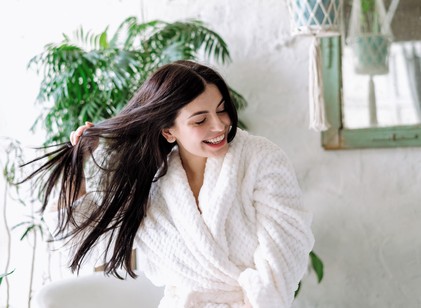 Fakó, töredezett, zsírosodó? Így ápolja a haját tavasszal című cikk nyitóképe