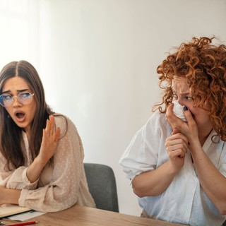 „Mindenki allergiás rám” – Amikor az ember maga válik a tüsszögést kiváltó tényezővé című cikk nyitóképe