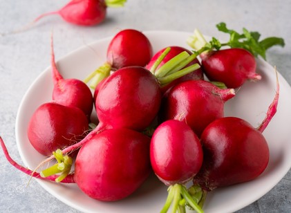 Ezért érdemes több piros retket enni – apró zöldség, meglepően sok előnnyel című cikk nyitóképe