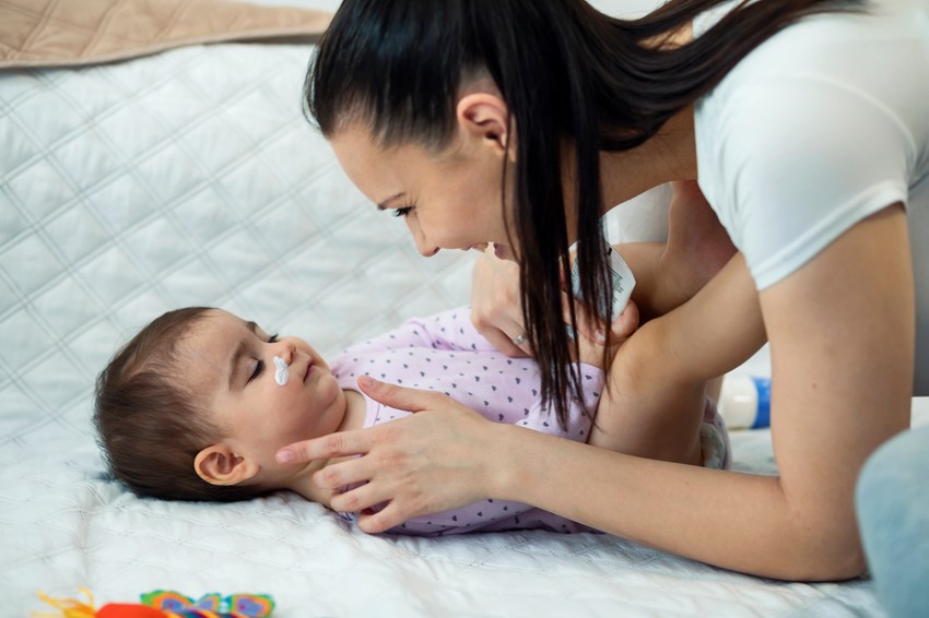 Válasszunk olyan bőrápoló krémet, ami nem tartalmaz irritáló anyagokat. 