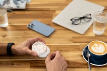 Fordulópont a dohányzásban: egyre több felnőtt vált füstmentes megoldásra (x) című cikk nyitóképe