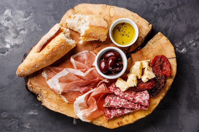 Olívaolaj, bor, sör, hús, sajt: ezeket az élelmiszereket hamisítják itthon a leginkább című cikk nyitóképe