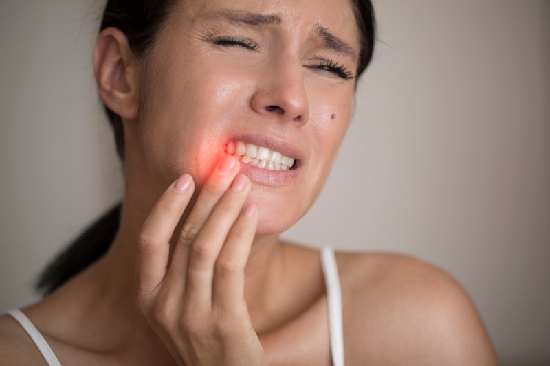 Herpeszvírus okozta fertőzések: tünetei, lefolyása és kezelése