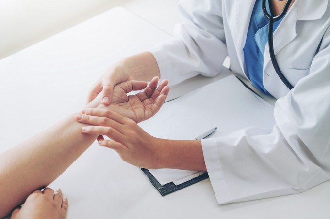 Hogyan lassítható le a túl szapora pulzus otthon? Szívlelje meg a kardiológus tanácsát! című cikk nyitóképe